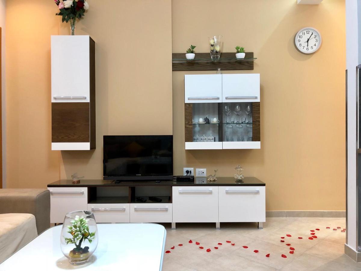 Queen Isabella Premium Ξενοδοχείο Vlorë Εξωτερικό φωτογραφία