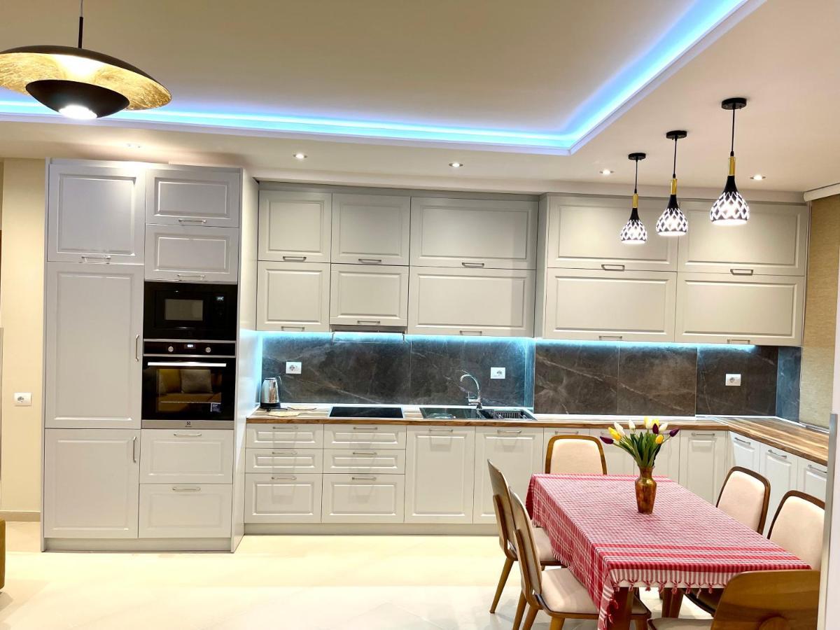Queen Isabella Premium Ξενοδοχείο Vlorë Εξωτερικό φωτογραφία
